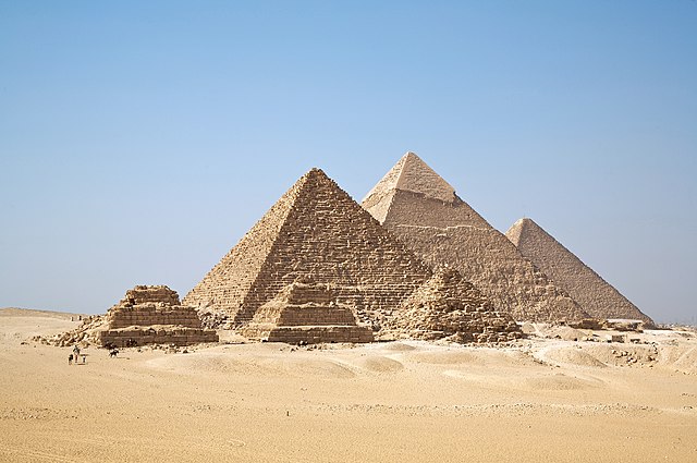 Comment les pyramides de Gizeh ont-elles été construites ?