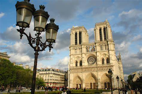 Notre-Dame de Paris : histoire et avenir d’une cathédrale emblématique