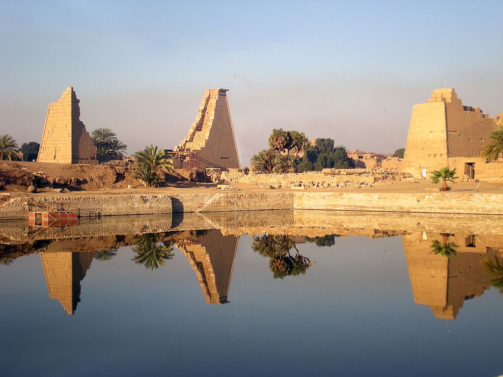 Le lac sacré de Temples de Karnak en Egypte