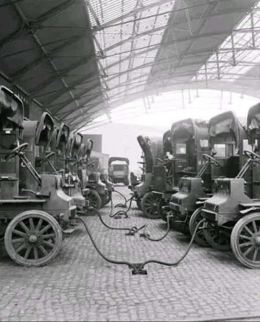 Histoire américaine Saviez-vous qu'en 1884, la première production électrique voiture