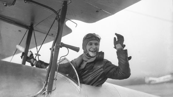 Mort en démonstration de l'aviatrice Hélène Boucher