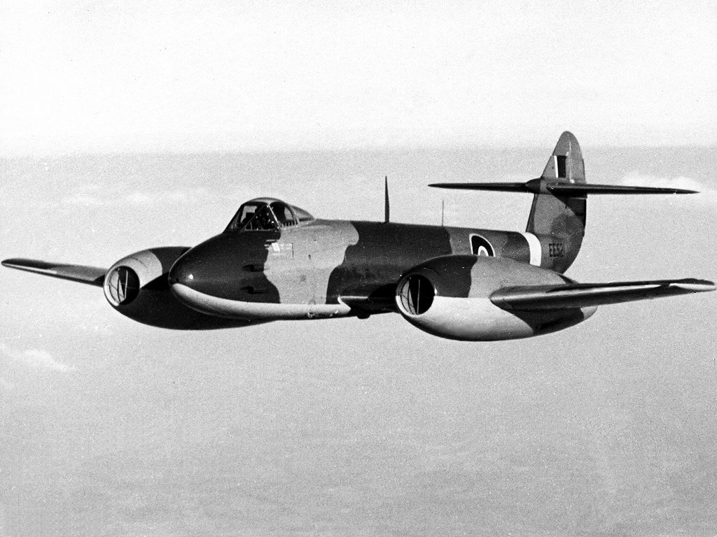 Un Éclatant Triomphe dans les Cieux : Le Gloster Meteor MK 4 Britannique Couronné Avion à Réaction le Plus Rapide du Monde