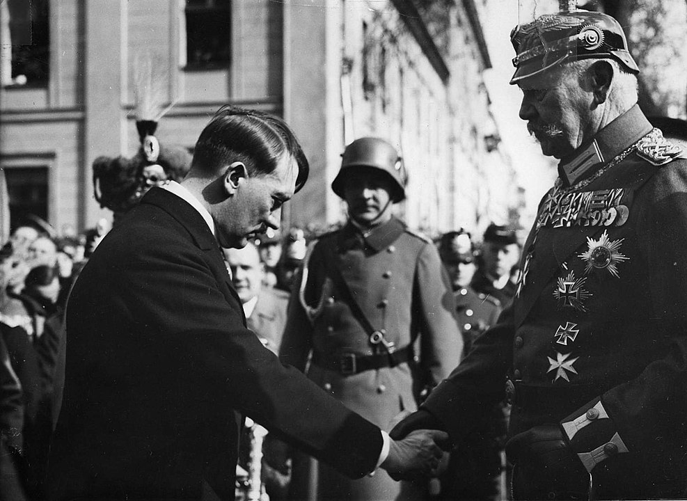 L'Accession au Pouvoir d'Adolf Hitler : Le Moment Clé où l'Histoire Bascule