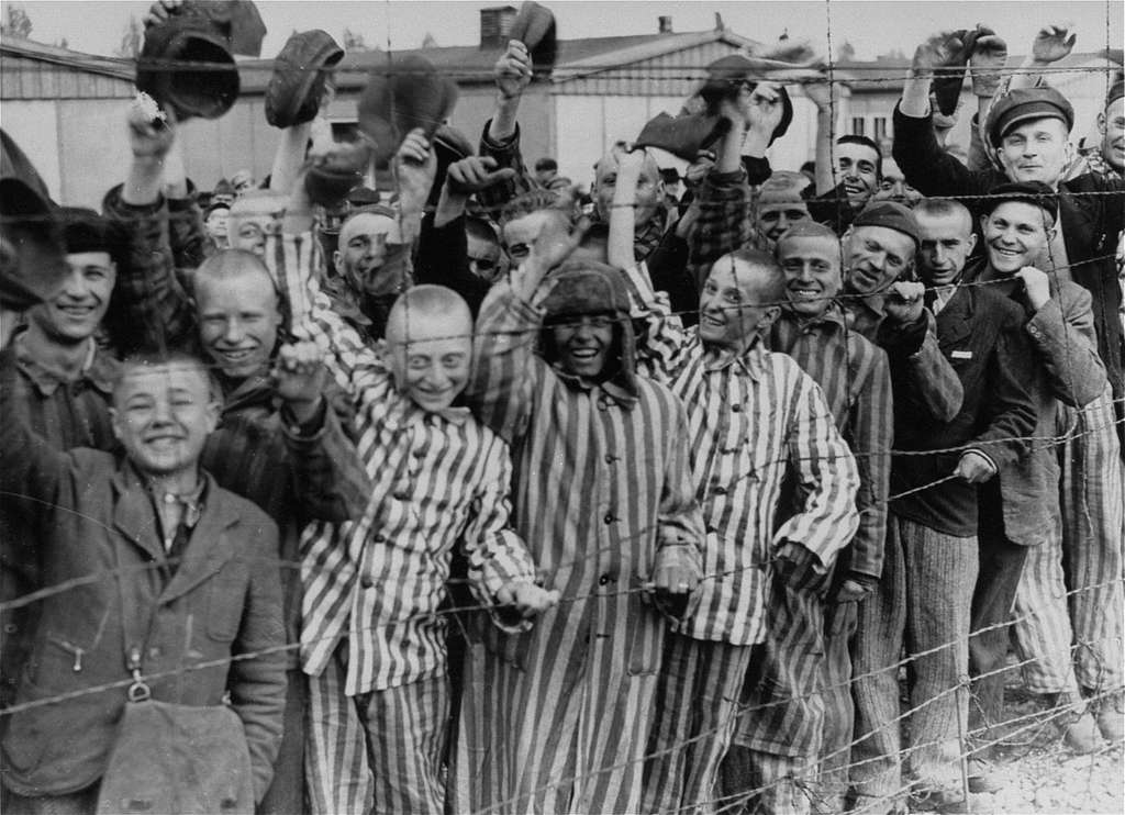 Un Rayon d'Espoir dans l'Horreur : La Libération du Camp de Concentration de Dachau