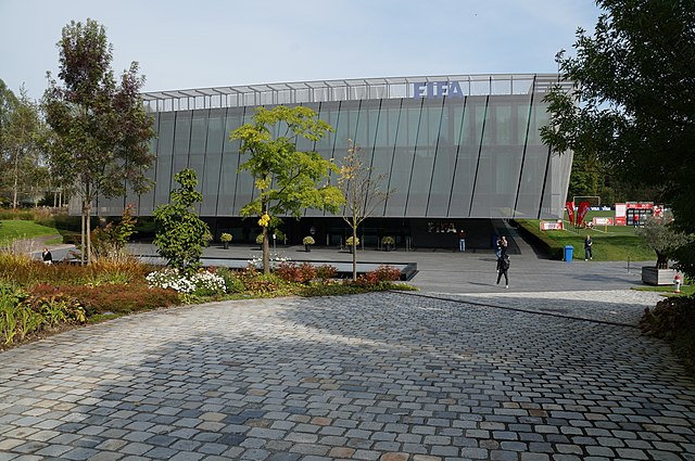 Création de la Fédération Internationale de Football (FIFA) à Paris