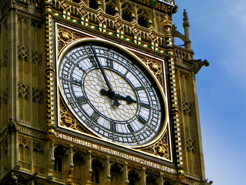 Mise en Service de l'Horloge de la Tour du Parlement Britannique à Londres