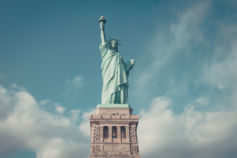 La France offre aux États-Unis la Statue de la Liberté, de Bartholdi