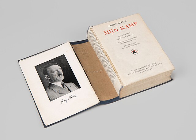 Adolf Hitler Publie «Mein Kampf»