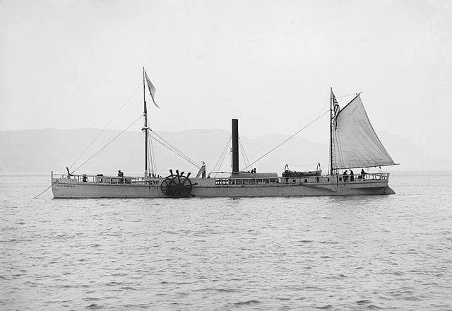 Robert Fulton fait fonctionner le premier bateau à vapeur sur la Seine