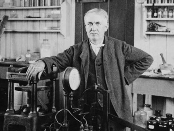 Edison invente l'ampoule électrique